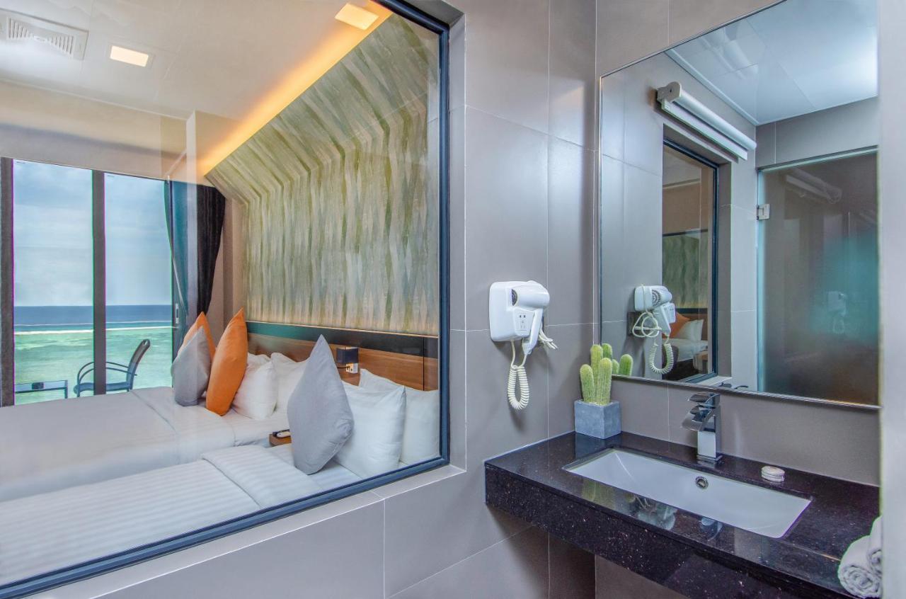 Triton Prestige Seaview And Spa Maafushi Exterior foto